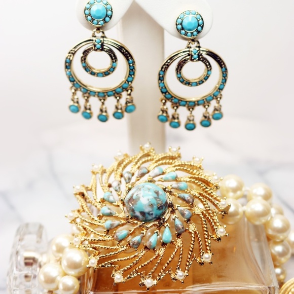 Vintage KENNETH JAY LANE Chandelier Earrings - Picture 14 of 15